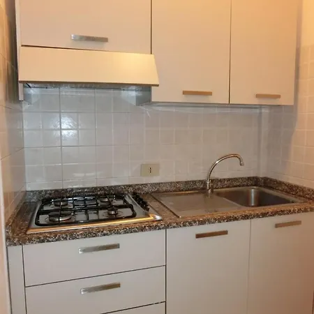 Cozy Flat With Sunlit Balcony Retreat - Beahost * 비비오네