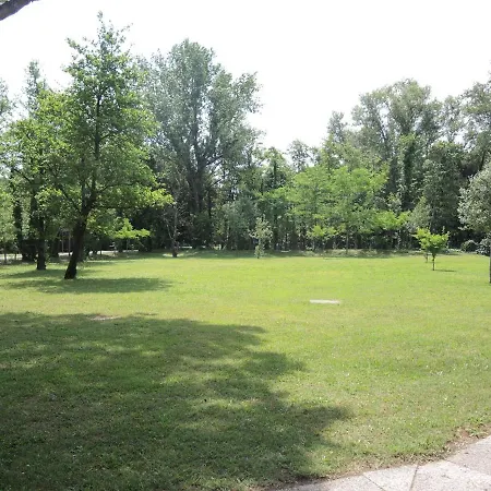 Cozy Flat With Sunlit Balcony Retreat - Beahost 아파트