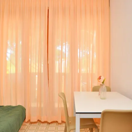 Cozy Flat With Sunlit Balcony Retreat - Beahost *