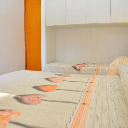 Cozy Flat With Sunlit Balcony Retreat - Beahost 아파트 *