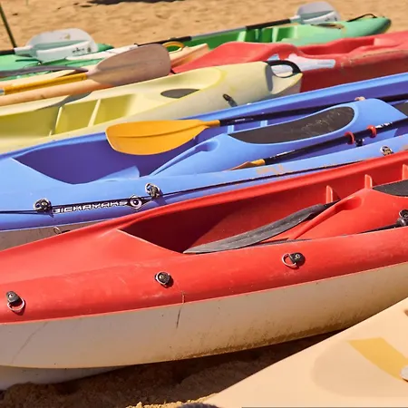 아파트 Cozy Flat With Sunlit Balcony Retreat - Beahost