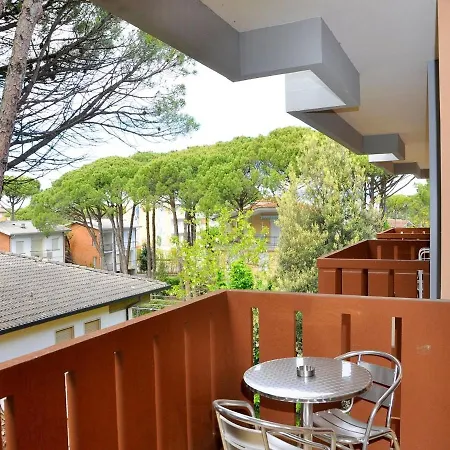 Cozy Flat With Sunlit Balcony Retreat - Beahost 아파트 *