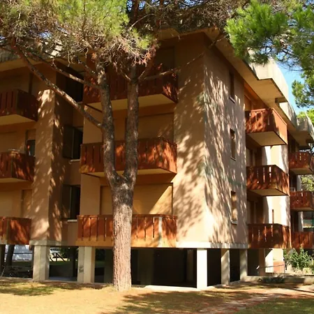 Cozy Flat With Sunlit Balcony Retreat - Beahost Μπιμπιόνε