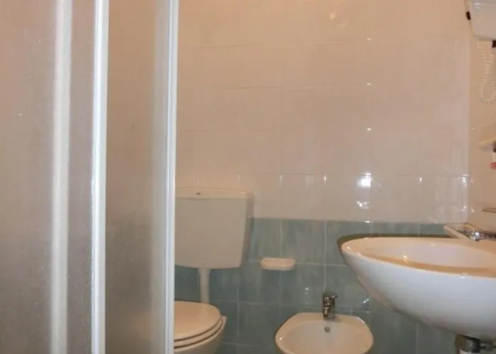 Cozy Flat With Sunlit Balcony Retreat - Beahost شقة