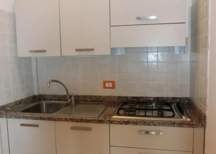 Cozy Flat With Sunlit Balcony Retreat - Beahost